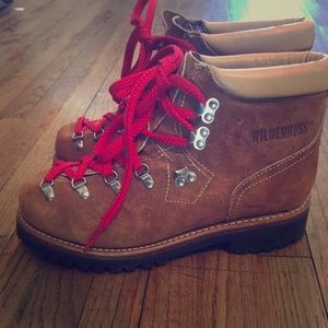 Vintage Wolverine Wilderness Hiking Boots